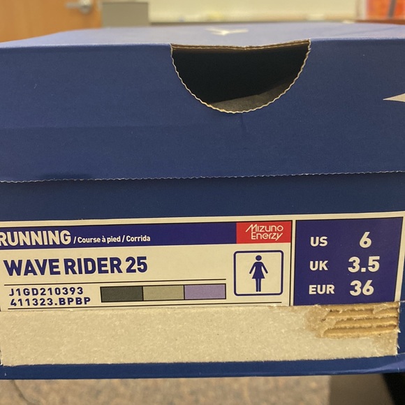 Mizuno woman’s Wave Rider 25 running shoes. Size 6 brand new in box never worn - Picture 10 of 10
